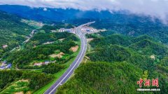 湖南炉慈高速公路建成通车 串联湘鄂两省交通网